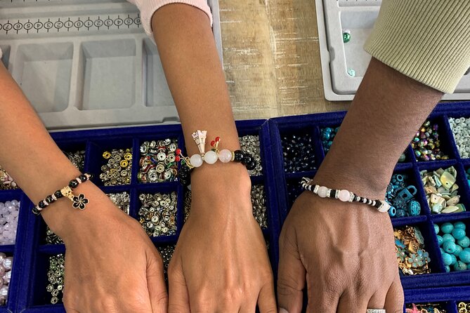 Manufacturing of Customizable Bracelets in Paris - Who This Is Best For (Couples, Kids, Birthdays, Team Building)