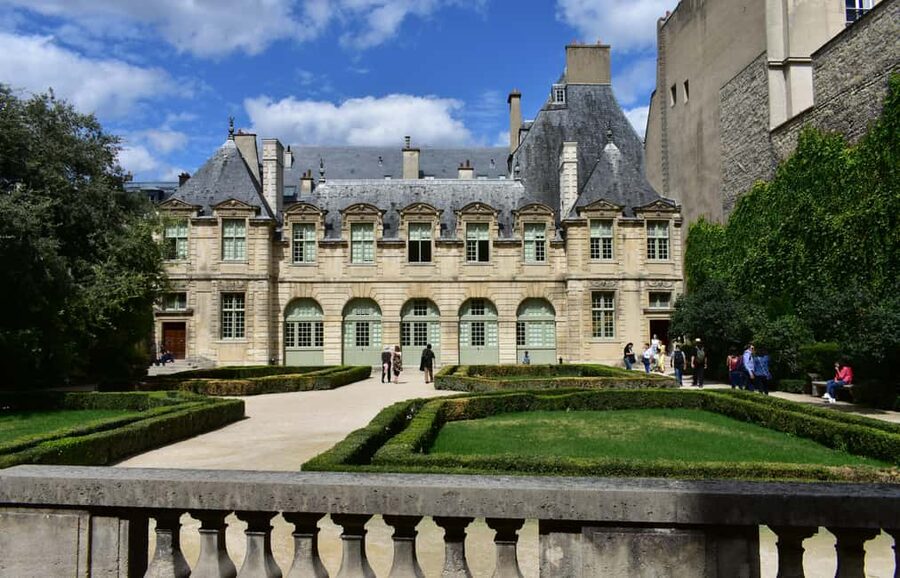 Marais: Discover the Medieval Heart of Paris - Why the Marais Feels Different Than the Usual Paris Route