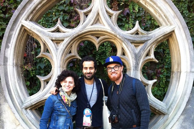 Marais District 2-Hour Private Walking Tour in Paris - Meeting point on Rue de Rivoli, ending at Place des Vosges