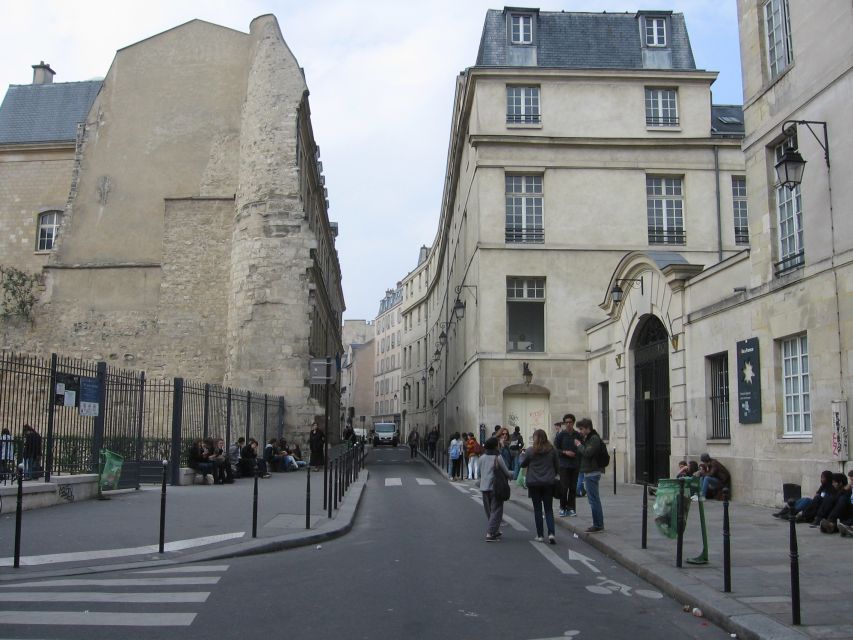 Marais Walking Tour: Lifestyle in Paris - Why Le Marais Feels Like Paris at Two Speeds