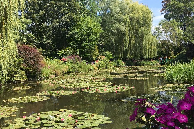 Monet's Gardens & House-Private Giverny Tour From Paris - Giverny Village Break: Flowers, Cafés, and Hotel Baudy