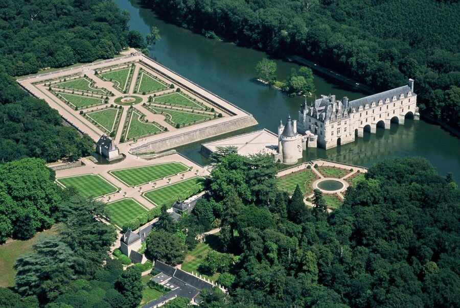Mont Saint-Michel & Chateaux Country 3-Day Tour from Paris - The basic idea: why this tour works