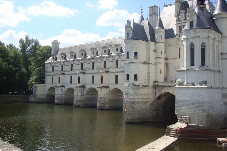 Mont Saint-Michel & Chateaux Country 3-Day Tour from Paris - Where the hotels and meals fit into the experience
