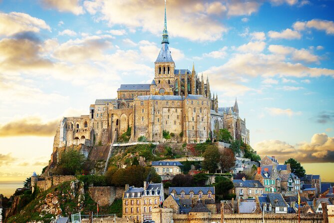 Mont Saint Michel Day Trip from Paris with English Speaking Guide - The Paris to Mont Saint Michel day, hour by hour