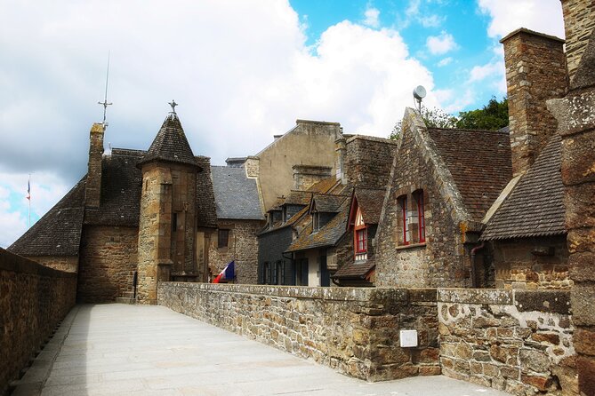Mont Saint Michel Guided Day Trip with Hotel Pickup - Fortifications du Mont-Saint-Michel: Atlantic views with a story behind the steps