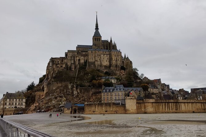 Mont Saint Michel Private VIP Tour with Champagne from Paris - Mont Saint-Michel and Omaha Beach in One Private Day