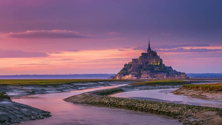 Mont Saint-Michel Small-Group Day Trip from Paris with Abbey Ticket - Paris to Normandy in One Long Morning: How the Pickup Sets the Tone