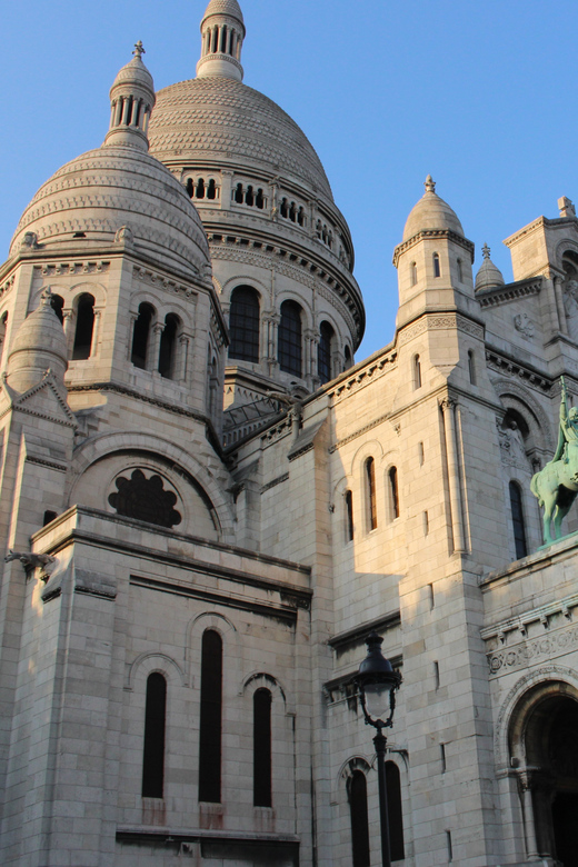 Montmarte painting session and walking tour for kids ! - Language and group vibe: why this works for kids and adults