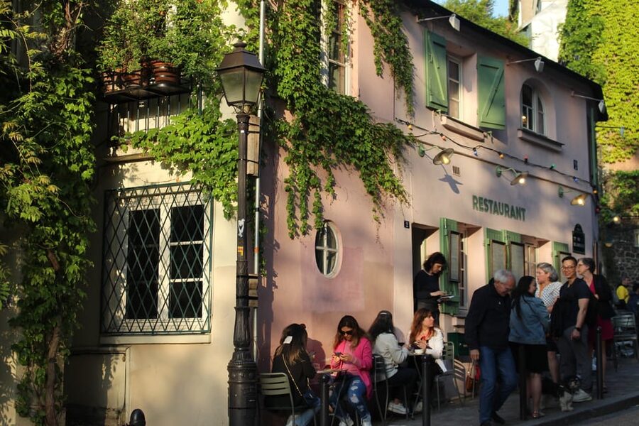 Montmarte painting session and walking tour for kids ! - Price and value: $35 for supplies plus a guided art walk