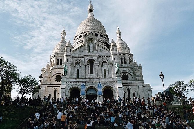 Montmartre District and Sacre Coeur - Exclusive Guided Walking Tour - Meeting at Blanche and starting the climb the smart way