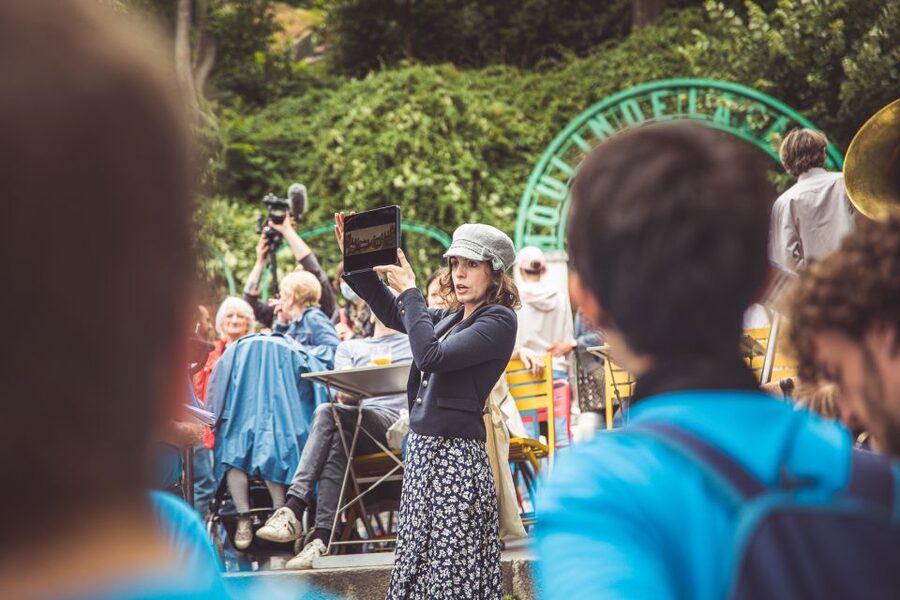 Montmartre en chansons: tour with a professional singer - Montmartre in song, not just on a map
