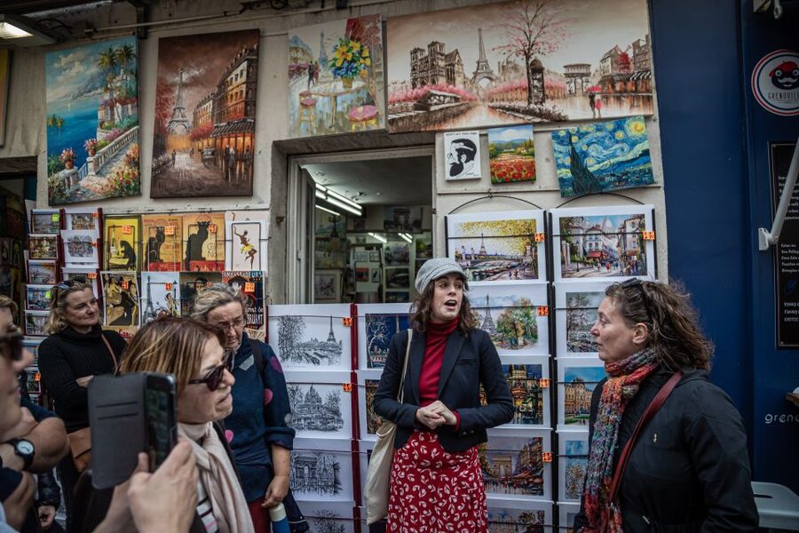 Montmartre en chansons: tour with a professional singer - Dalida to Lapin Agile: from memorials to the real street-singer tradition