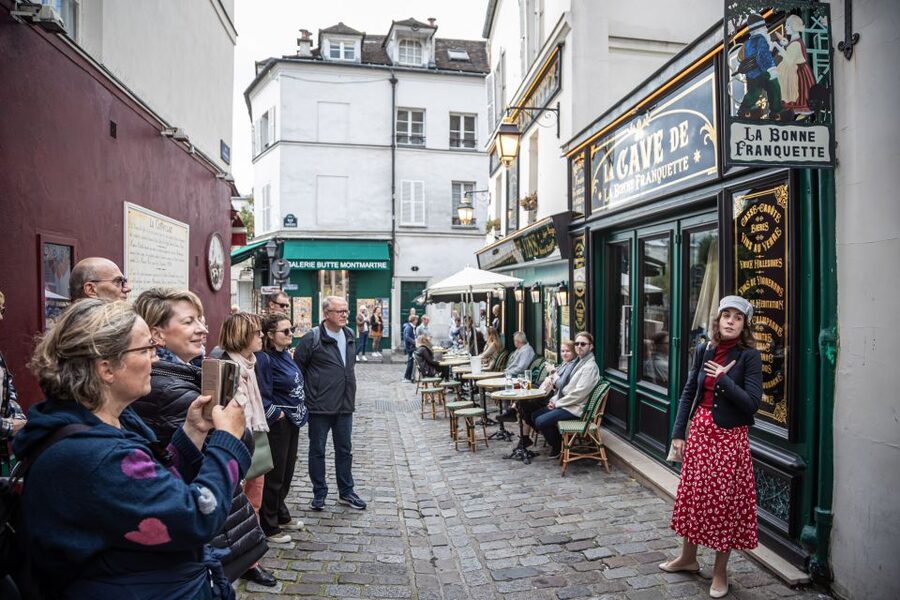 Montmartre en chansons: tour with a professional singer - Practical planning: shoes, weather, and how to enjoy the singing