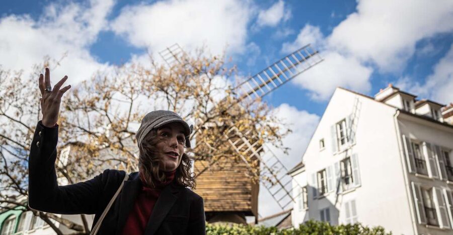Montmartre en chansons: tour with a professional singer - Starting behind Abbesses and ending at Sacré-Cœur in 2 hours