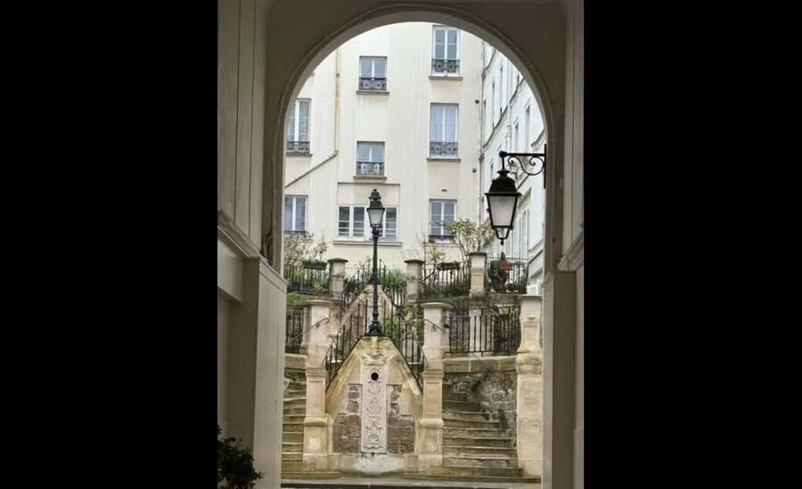 Montmartre for Art Lovers - Walking tour with Expert Guide - Moulin de la Galette and the hillside rhythm of the route