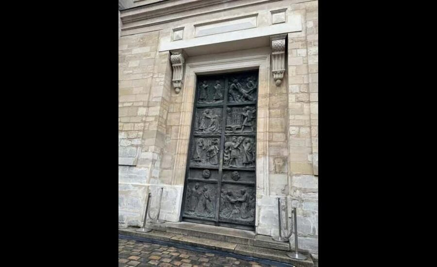 Montmartre for Art Lovers - Walking tour with Expert Guide - La Maison Rose, Lapin Agile, and Place du Tertre