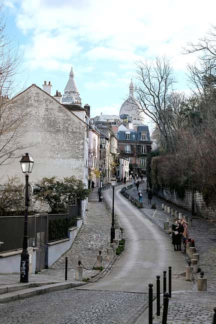 Montmartre for Art Lovers - Walking tour with Expert Guide - Trivia, small prizes, and why this tour feels interactive