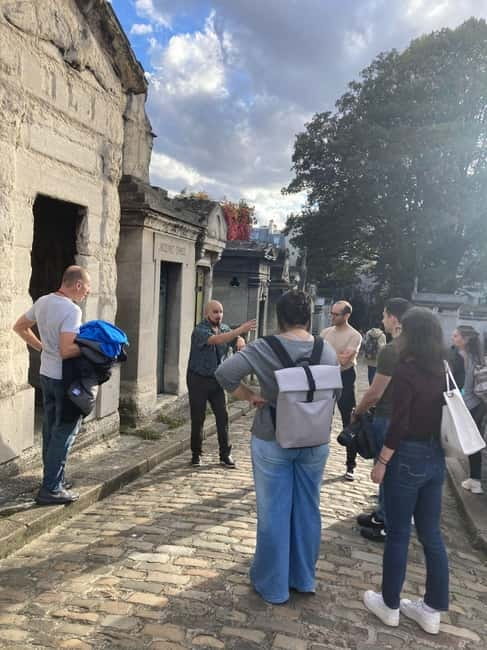Montmartre for Art Lovers - Walking tour with Expert Guide - Price and value for a $17, 2-hour Montmartre art walking tour