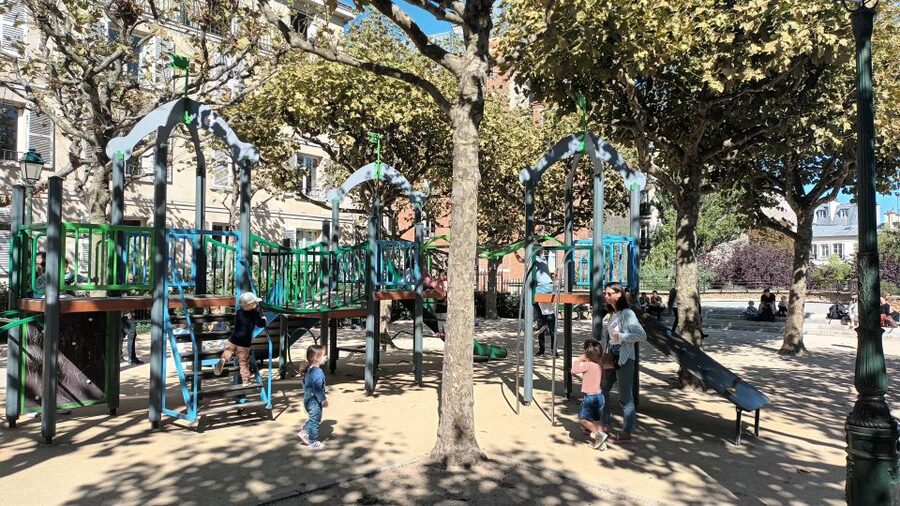 Montmartre: Guided Tour for Kids and Families - Meeting at Anvers and Warming Up Before the Hill