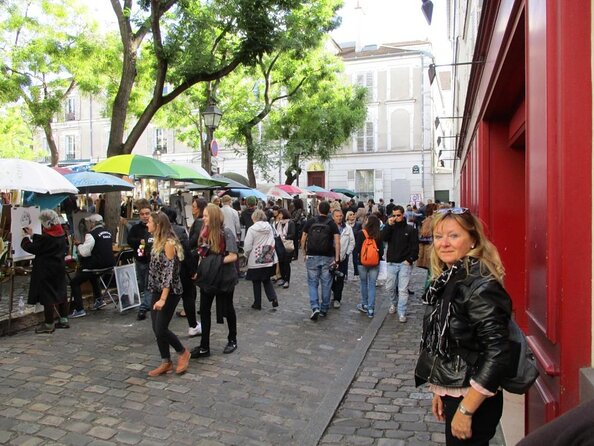 Montmartre guided walking tour with local guide in small group - Montmartre in 2h20: why this timing feels right