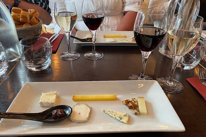 Montmartre Hill French Gourmet Food and Wine Tasting Walking Tour - The windmill and the Sacré-Cœur finish: the climb gets worth it