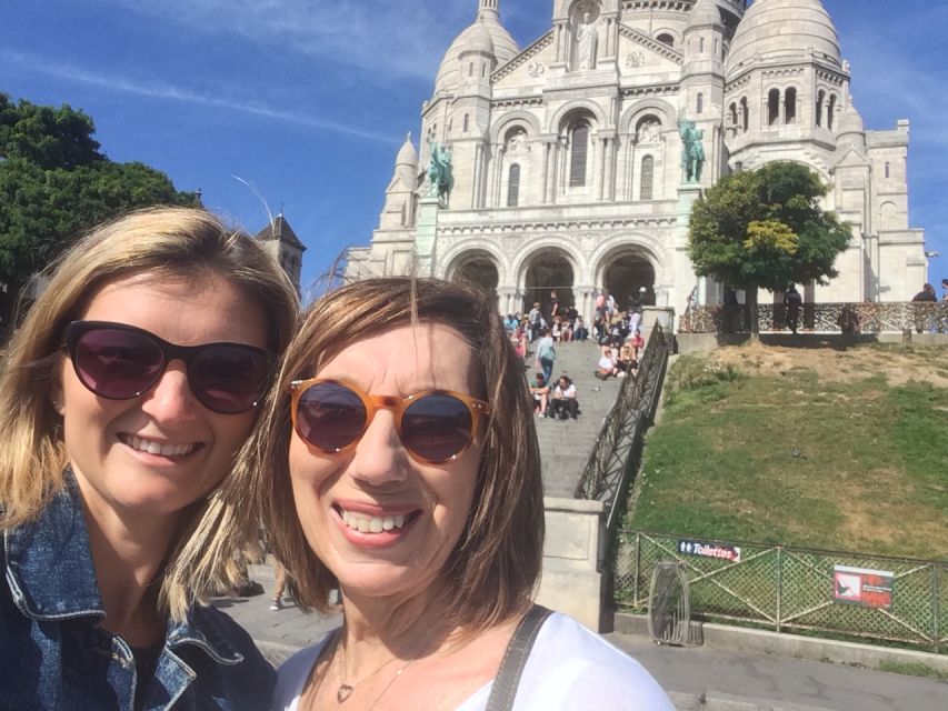 Montmartre, Paris: The Locals' Favorite Arrondissement - Art galleries and local artists at work in the streets