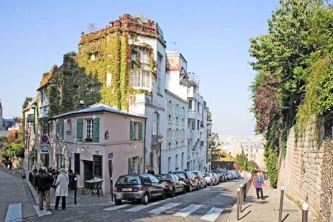 Montmartre Paris Walking Tour with Audioguide on Your Smartphone - La Petite Maison Rose de Montmartre and the cafe hue