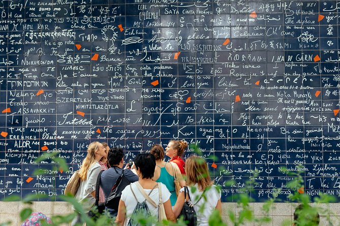 Montmartre Private Food Walking Tour With Locals: The 10 Tastings - Sacré-Cœur outside, with stories as you climb