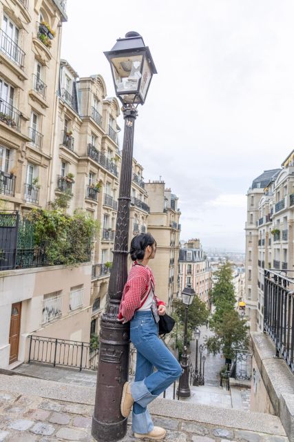 Montmartre Sacre Coeur area photoshoot by Paris photographer - Private Montmartre Photos in 25 Minutes, With All Originals