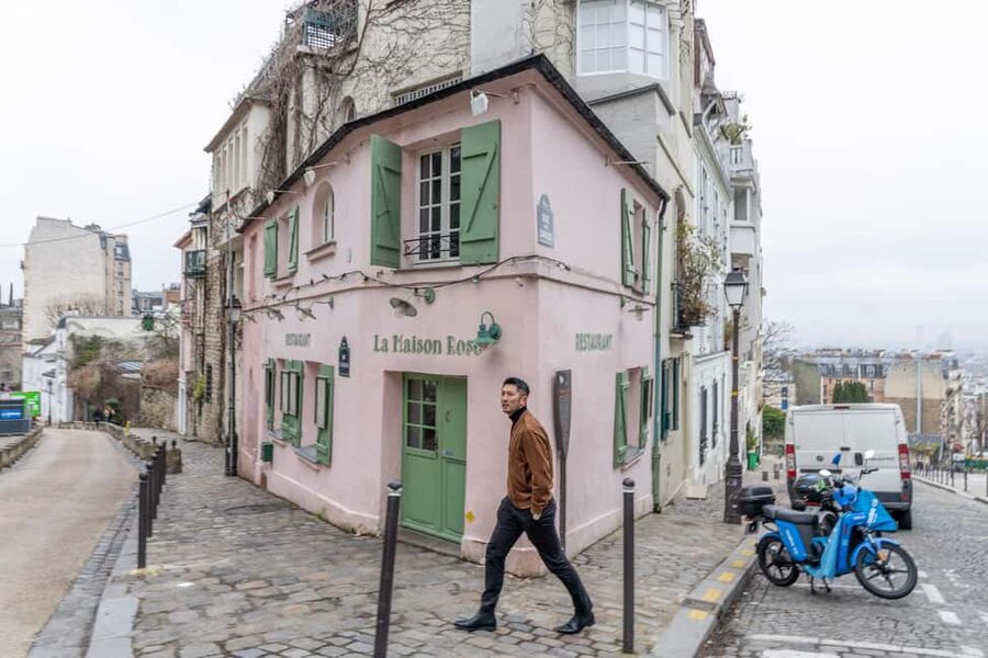 Montmartre Sacre Coeur area photoshoot by Paris photographer - Who This Photoshoot Fits Best (And Who Might Think Twice)