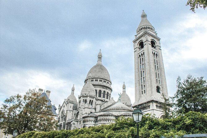 Montmartre: Secret Stories of Paris - Self-Guided Audio Tour - Stop 6: Vigne du Clos Montmartre for the vineyard surprise