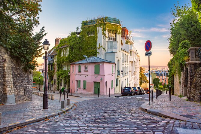 Montmartre Self-Guided Audio Tour: More Than Meets the Eye - Start at Rue des Abbesses, let the app do the steering