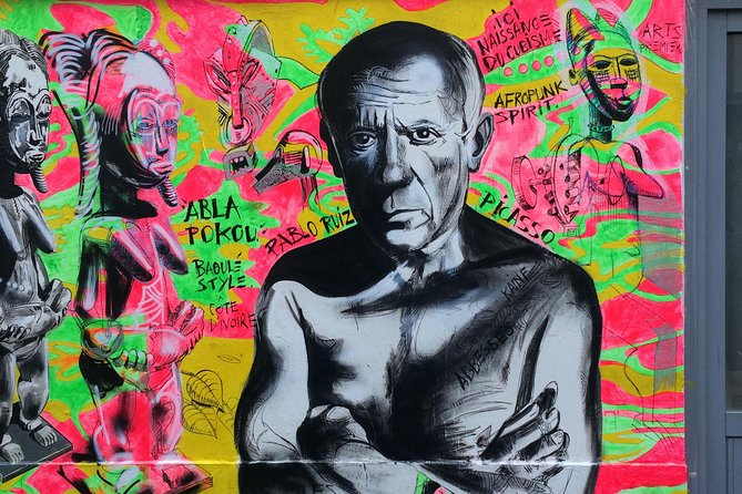 Montmartre Street Art Tour with an Artist - How the Tour Fits Photo Stops Into the Story