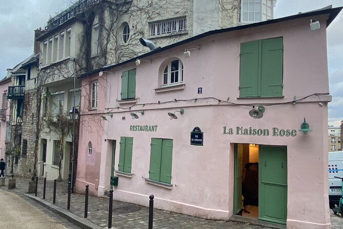 Montmartre Treasure Hunt — Fun and Cultural Investigation - Price and value: why $41.70 can make sense here