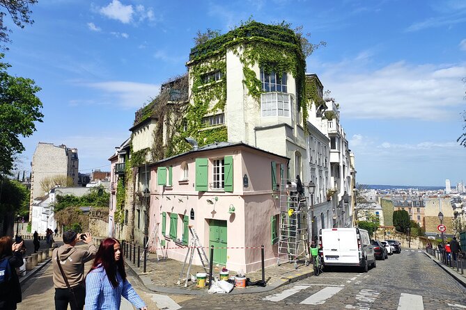 Montmartre Walking Guided Tour - Le Mur des Je t’aime: the romantic stop that is also a photo cheat code