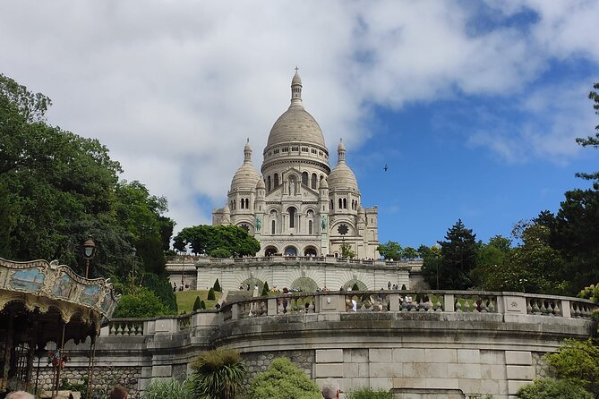 Montmartre Walking Guided Tour - Place du Tertre: painters, street art energy, and people watching