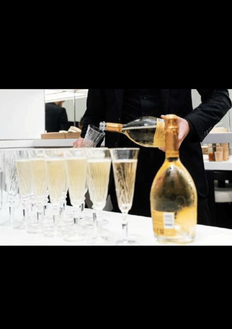 Montmartre Walking tour & French Perfumery Experience - When Plans Change Mid-Tour, How to Stay in Control