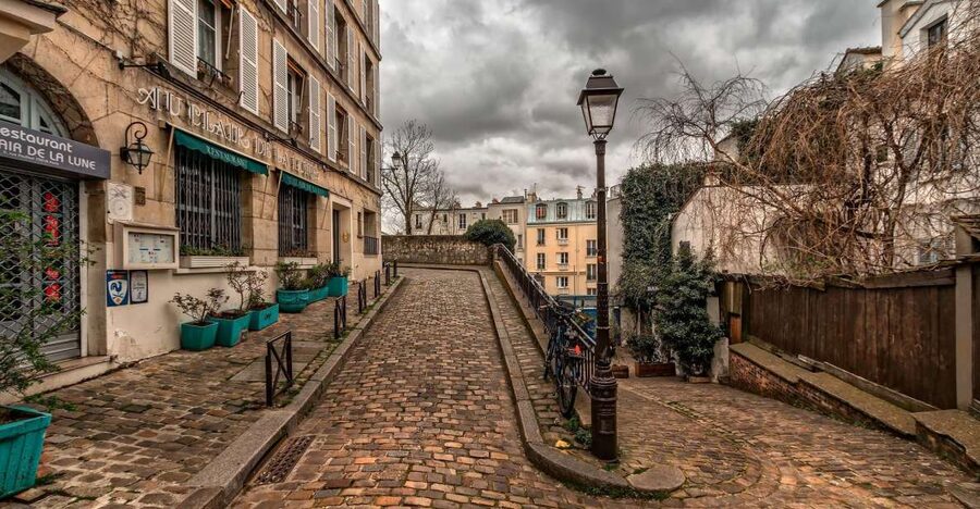 Montmartre Walking Tour in English - Moulin Rouge, the famous finale with context