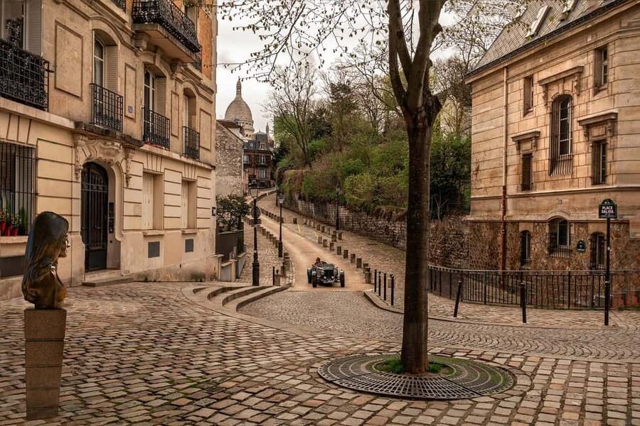 Montmartre Walking Tour with a Local Guide - Why the Guide Matters: Samy’s Small-Group, Q-and-A Friendly Style