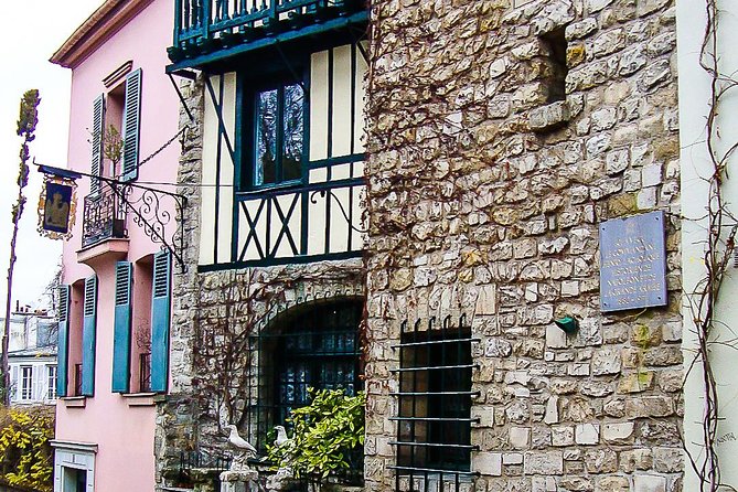 Montmartre Walking Tour with a Private Local Guide - Meeting Your Guide and Staying Flexible on the Hill