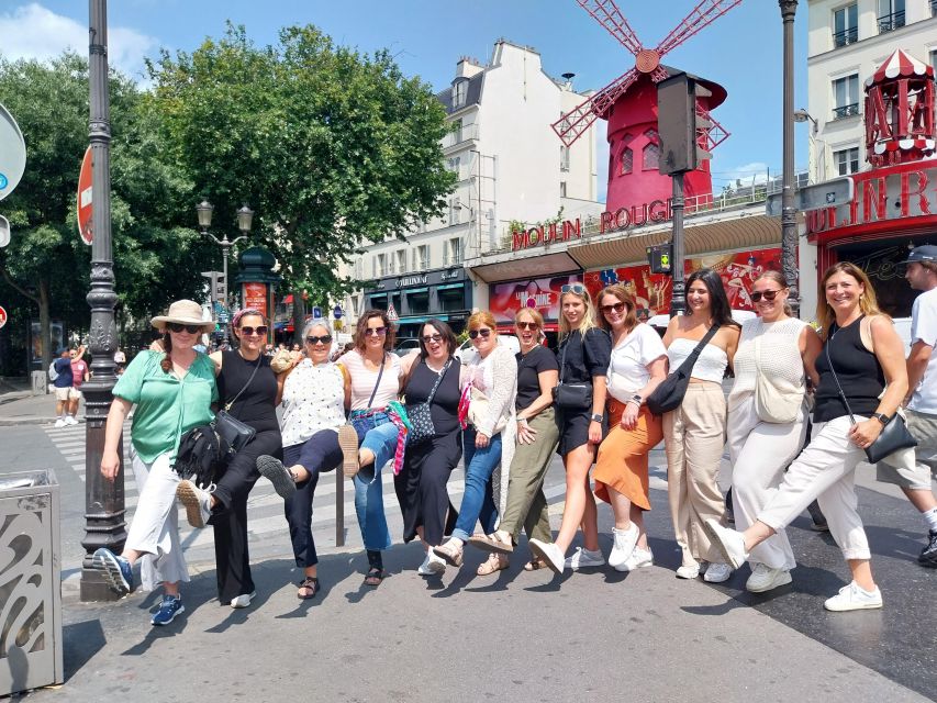 Montmatre Walking Tour: the essential highlights+ - Place du Tertre: artists at work, not just a postcard square