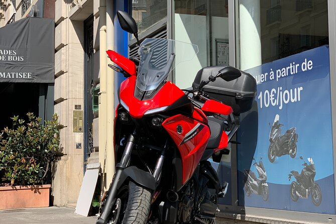Motorcycle rental A2 Tracer 7 Yamaha 2023 (A2 license) Paris - The Setup You Actually Ride With: Helmet, Gloves, Lock, Insurance