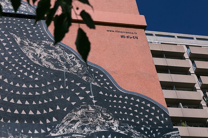 Murals XXL Street Art Tour - Language, pacing, and how to make the most of 2 hours 15 minutes