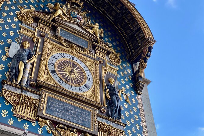 Mysteries & Legends, smartphone audioguided walking tour - Pont des Arts: panoramic Paris without the museum ticket