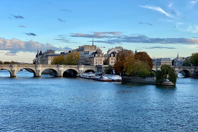 Mysteries & Legends, smartphone audioguided walking tour - Île de la Cité: where legends start to feel close to the stones