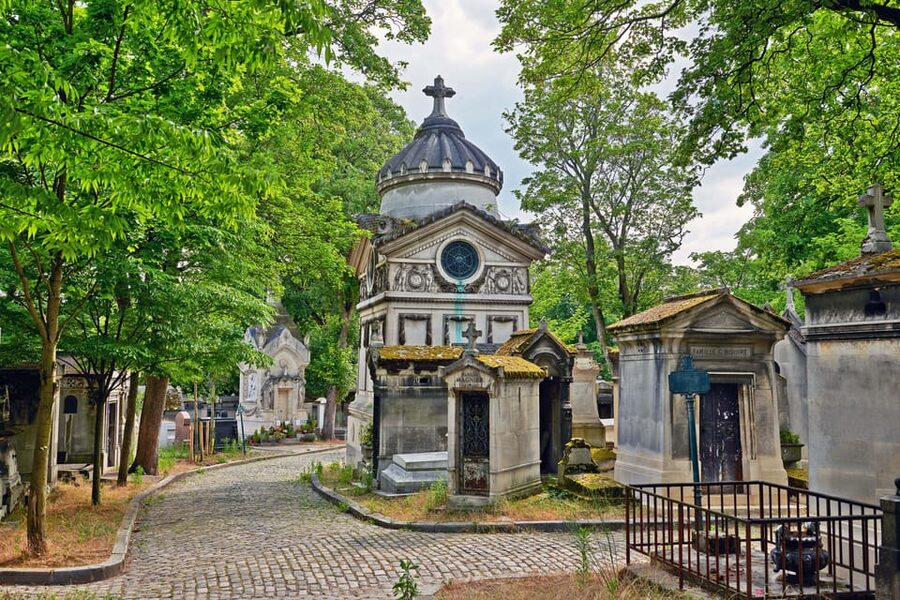 Mysteries of Père Lachaise - Countess Demidoff, the vampire-woman tale, and the power of rumor