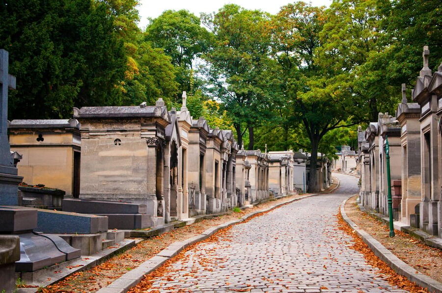 Mysteries of Père Lachaise - How much politics and history you may also hear