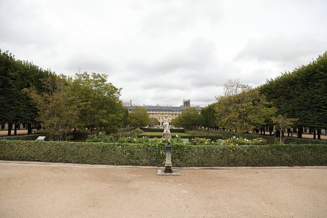 Neoclassical Paris Architecture 2-Hour Private Walking Tour - Stop 2: Place des Victoires, the square that teaches the style