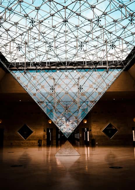 Night at the Louvre Museum: 6-people Max Guided Exploration - Why the Louvre after dark feels different