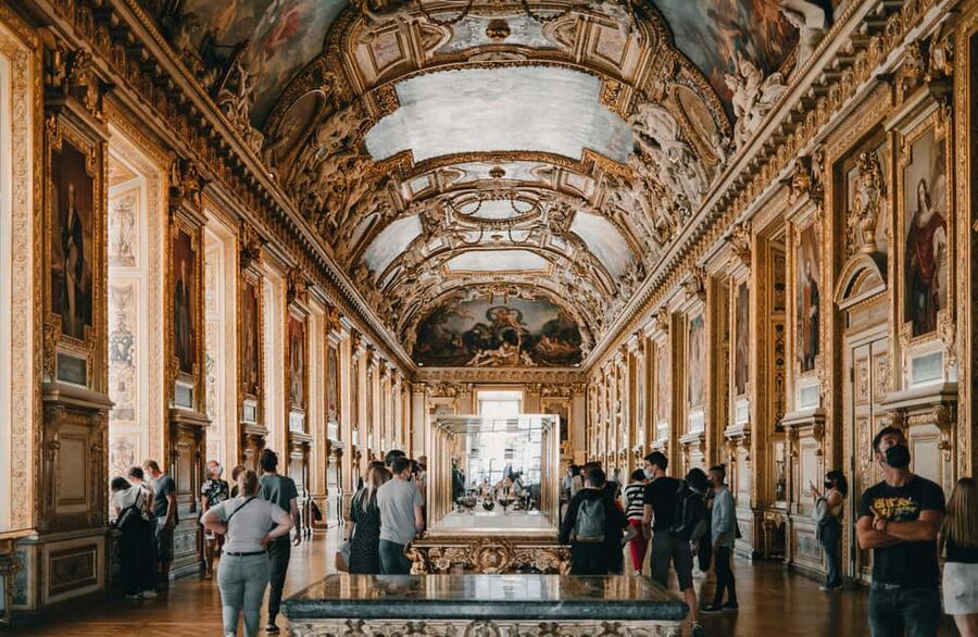 Night at the Louvre Museum: 6-people Max Guided Exploration - Who this tour fits best